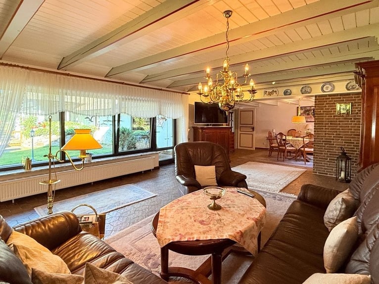 Paradies für Pferdeliebhaber: Reetdachanwesen auf ca. 3,38 ha großen Grundstück mit Nebengebäuden