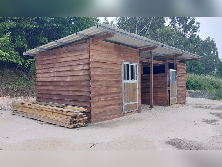 Propriété avec maison et écurie privée
