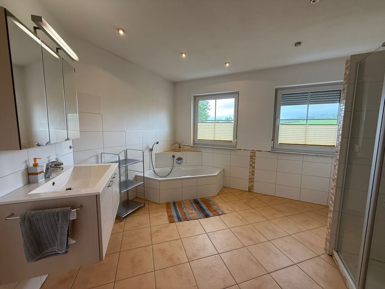 Propriété champêtre idyllique avec maison d'habitation et écuries en Basse-Franconie