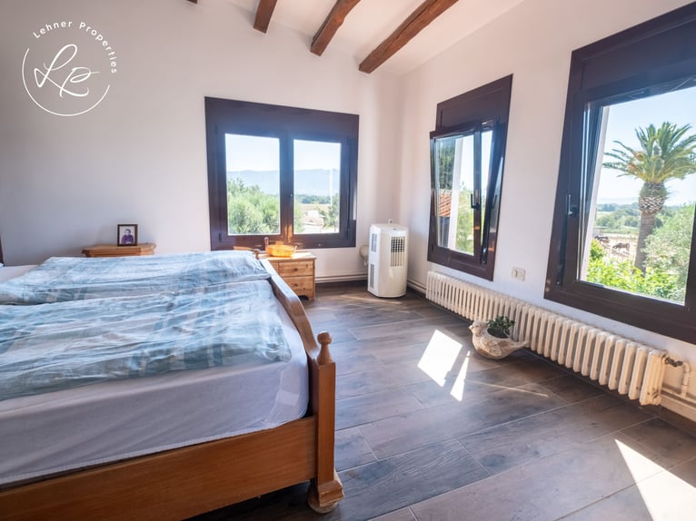 Propriété équestre avec maison d'habitation en Espagne, sur la Costa Brava, à seulement 10 minutes d