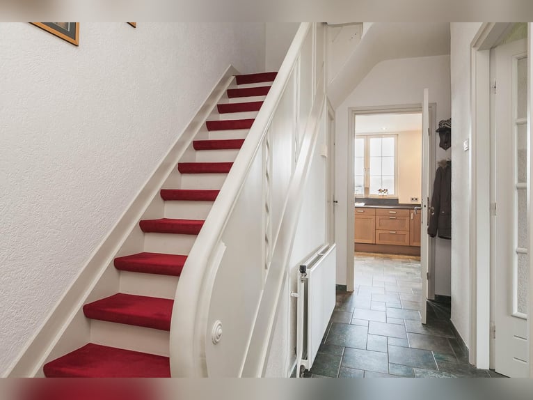 Propriété équestre privée exceptionnelle avec manège intérieur, écuries et résidence de luxe