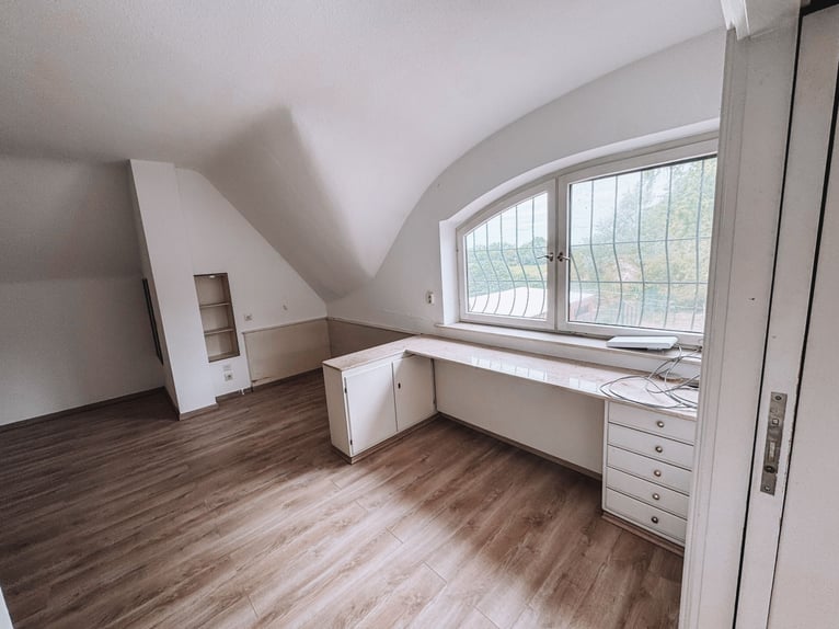 Propriété équestre spacieuse avec une maison d'habitation exceptionnelle, comprenant cinq unités rés
