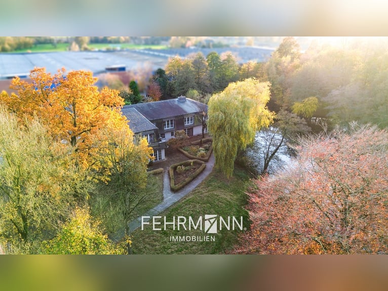 Propriété exclusive avec villa, centre équestre et complexe couvert située au bord d’un lac privé à 