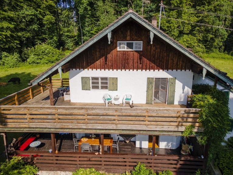 Propriété idyllique en Chiemgau - Villa, 7 hectares de terrain et écurie, avec un potentiel pour les