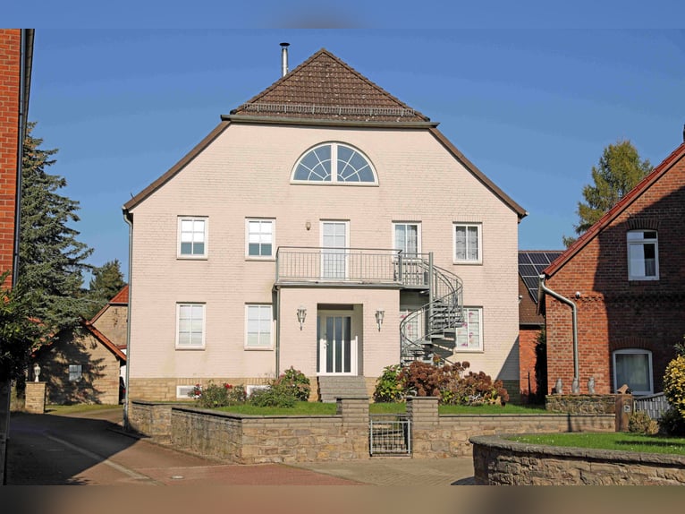 Reiterhof mit großzügigem Wohnhaus im Weserbergland