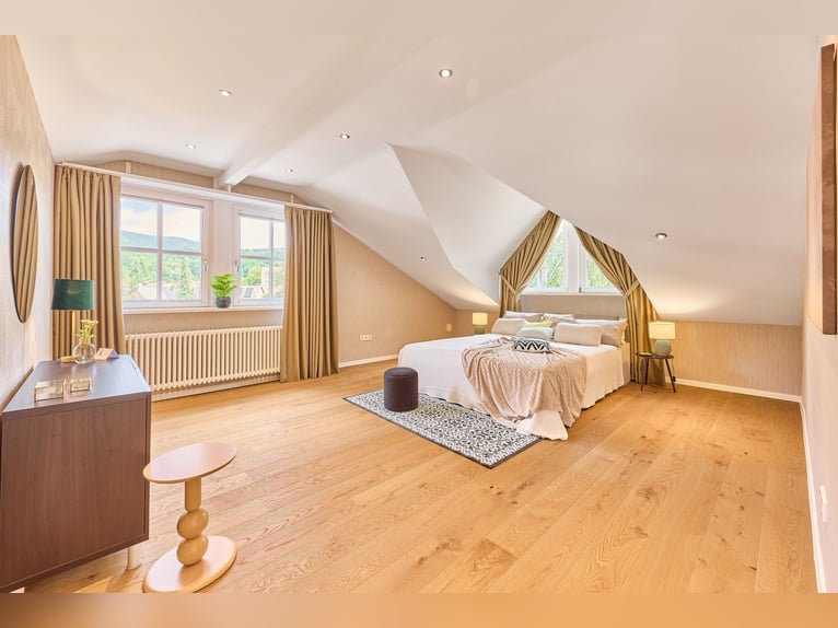 Repräsentatives Anwesen mit schickem Landhaus und privater Reitanlage in der Südwestpfalz!