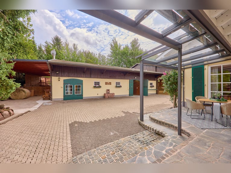 Repräsentatives Anwesen mit schickem Landhaus und privater Reitanlage in der Südwestpfalz!
