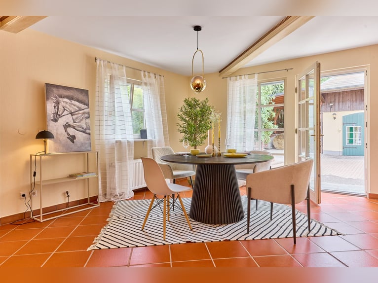 Repräsentatives Anwesen mit schickem Landhaus und privater Reitanlage in der Südwestpfalz!