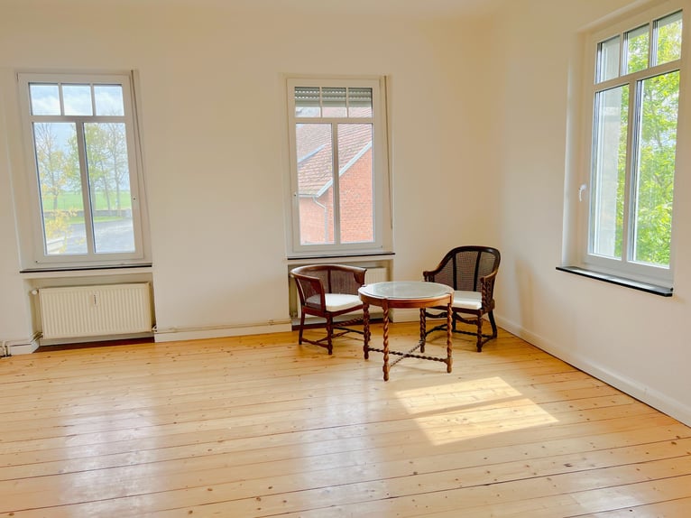 Resthof mit freistehendem Gutshaus Resthof mit freistehendem Gutshaus