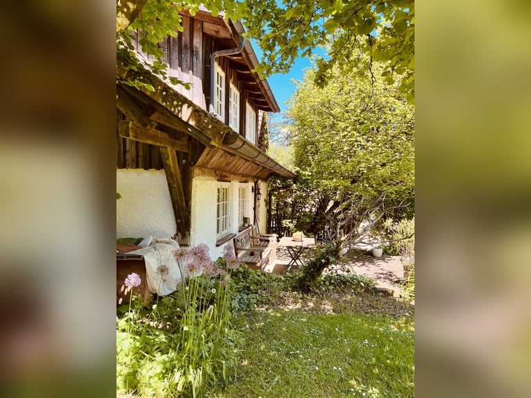 Situé dans un endroit parfaitement calme, avec une conception solide – une ambiance de ferme traditi