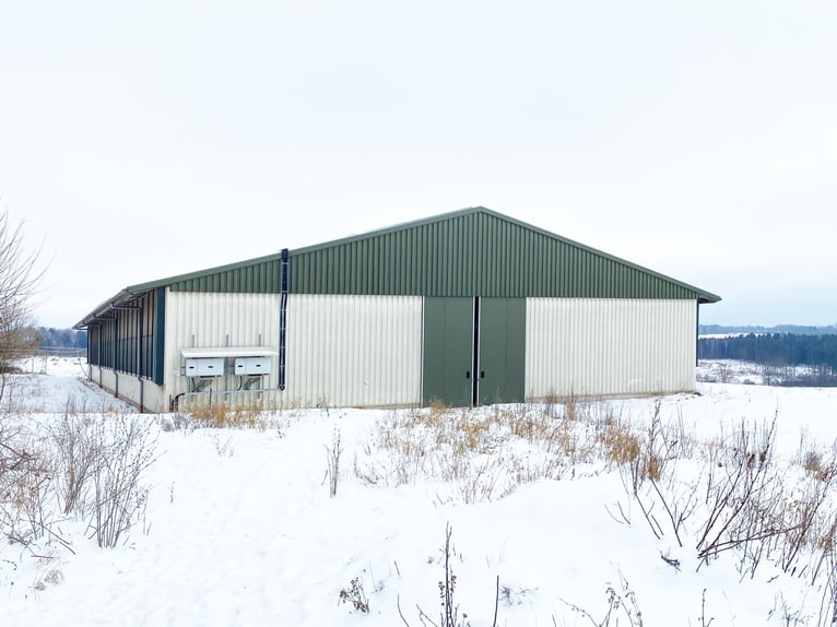 Traumhafte Reitanlage mit Reiterstube – Alleinlage inmitten Südthüringer Natur + perfekte Anbindung