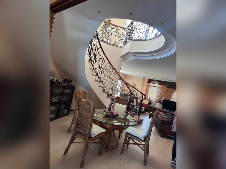 WUNDERSCHÖNE, HOCHWERTIGE REITANLAGE MIT EXCLUSIVER VILLA & VIEL LAND