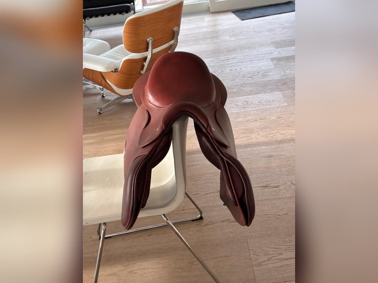 Neuwertiger Meyer Springsattel (Modell: Métamorphose)