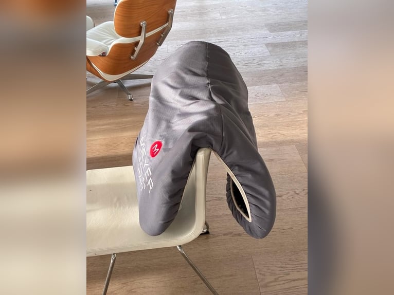 Neuwertiger Meyer Springsattel (Modell: Métamorphose)