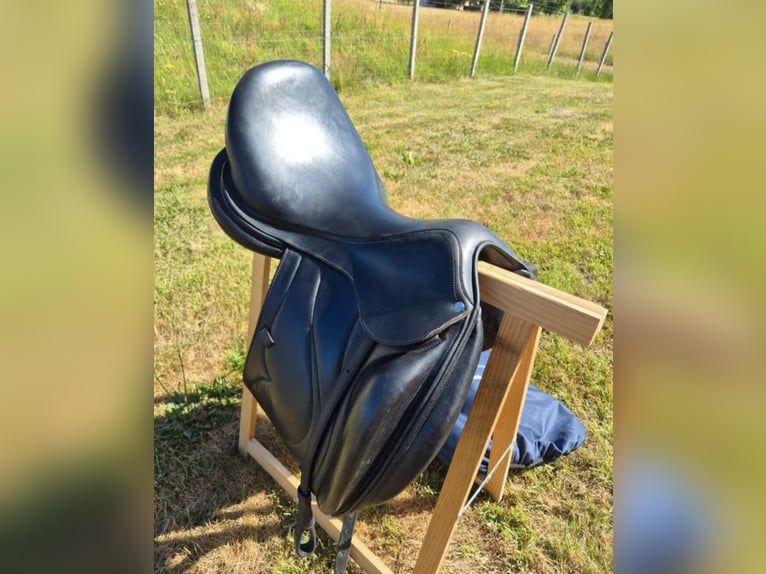 Selle de dressage Antares 18", excellent état