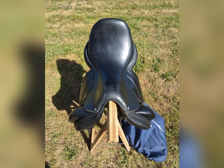 Selle de dressage Antares 18", excellent état