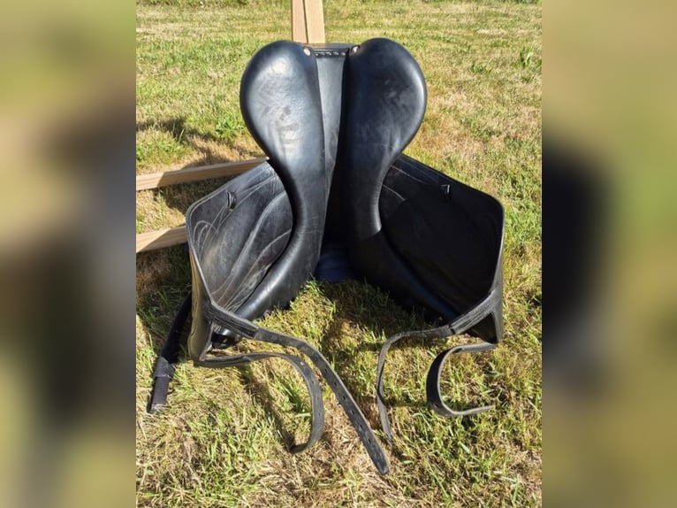 Selle de dressage Antares 18", excellent état