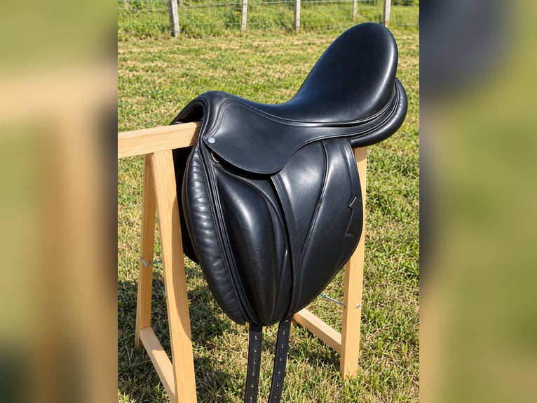 Selle de dressage Antares 18", excellent état
