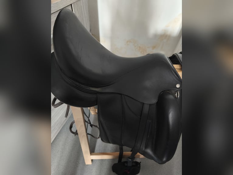 Vends selle de dressage