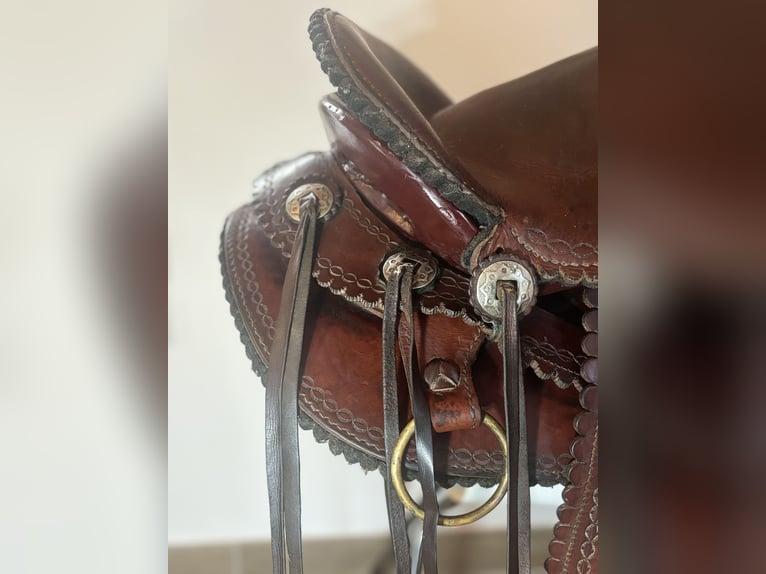 Authentique selle mexicaine collier de chasse et 2 tapis 