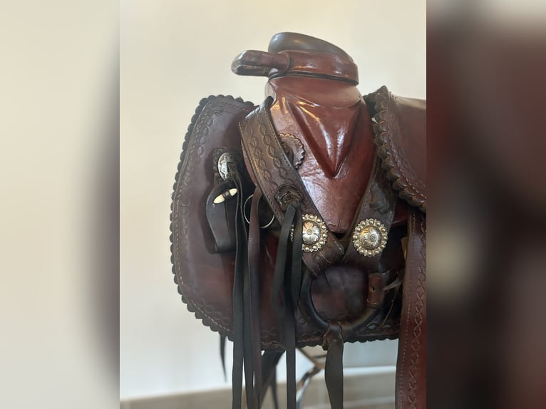 Authentique selle mexicaine collier de chasse et 2 tapis 