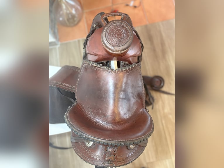 Selle mexicaine de grande qualité (originale) avec collier de chasse et 2 tapis 