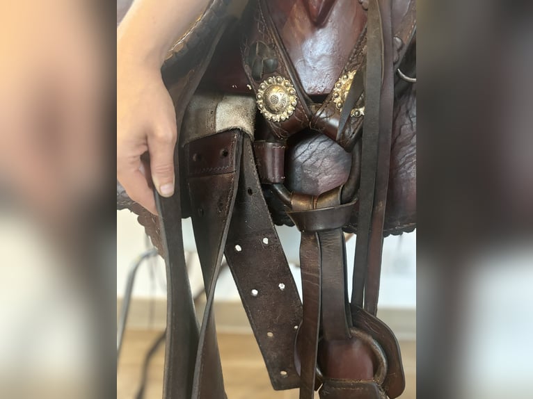 Selle mexicaine de grande qualité (originale) avec collier de chasse et 2 tapis 