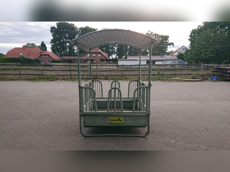 Viereckraufe von Patura, mit Sicherheits-Palisadenfressgittern, 8 Fressplätze