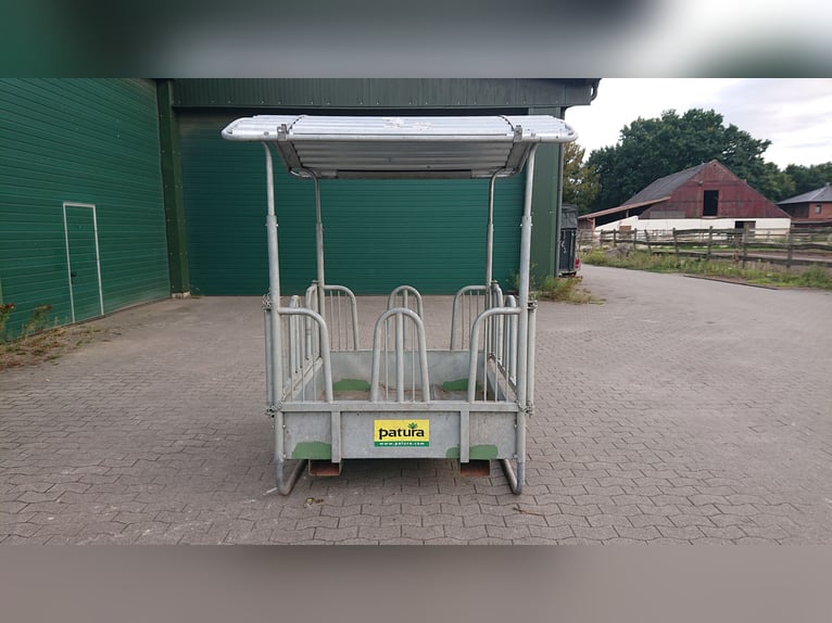 Viereckraufe von Patura, mit Sicherheits-Palisadenfressgittern, 8 Fressplätze