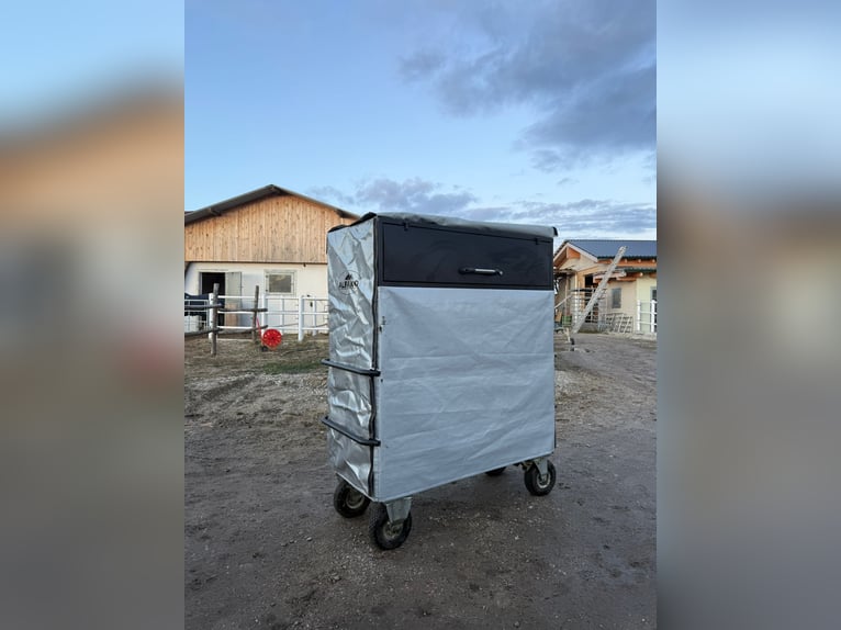 Alfako Maxi Prestige armoire d’écurie pour chevaux, comprenant 2 housses et une armoire supérieure