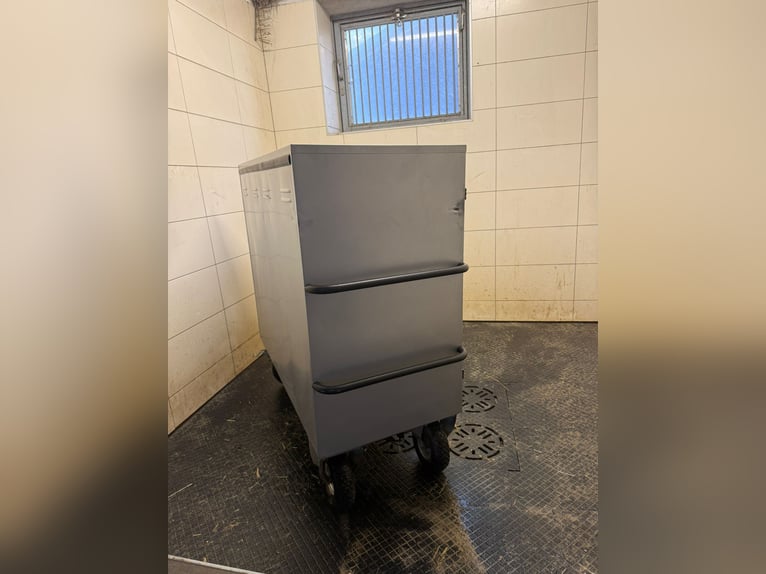 Alfako Maxi Prestige armoire d’écurie pour chevaux, comprenant 2 housses et une armoire supérieure