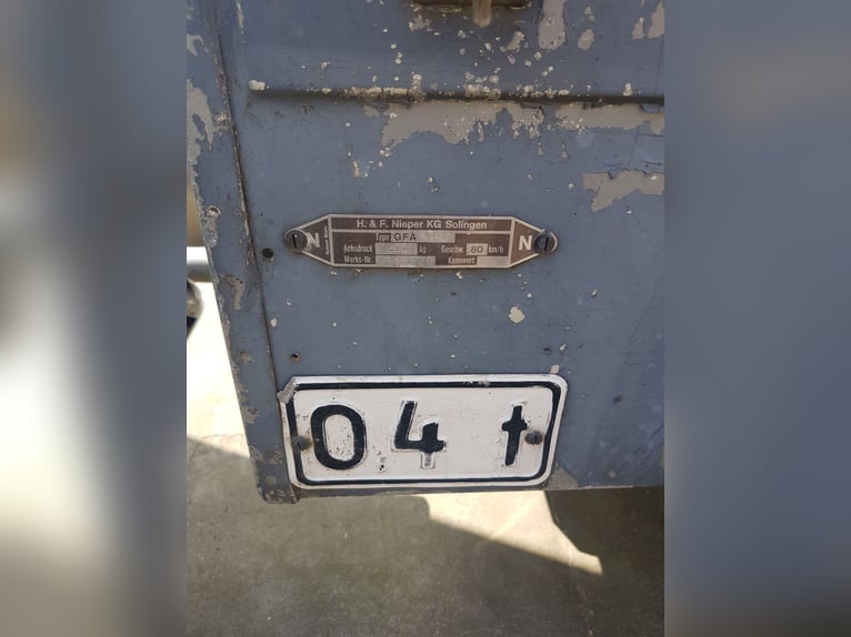 Baril d'eau sur remorque