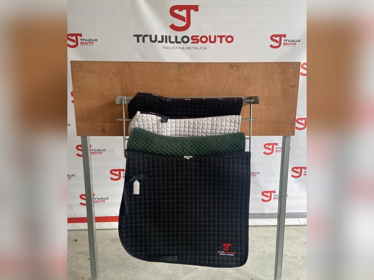 Crochet pour tapis de selle