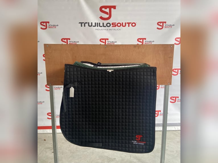 Crochet pour tapis de selle