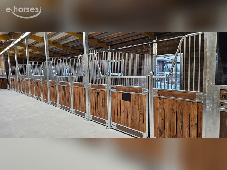 Façades d’écurie & systèmes de boxes | Acheter des boxes pour chevaux – boxes intérieurs pour chevau