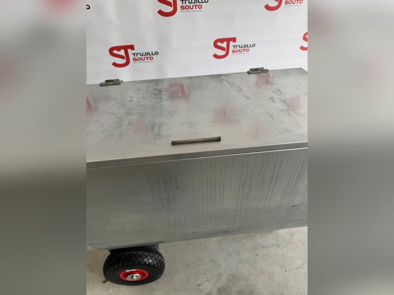 Charrette à foin avec couvercle