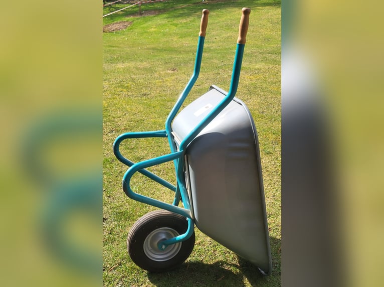 Remorque à main Mefro d'une capacité de 140 litres, en excellent état à vendre.