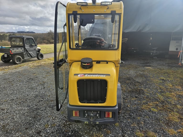 Eurotrac W11 mit Kabine, Heizung und Radio
