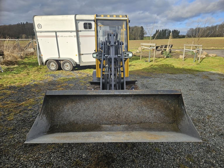 Eurotrac W11 mit Kabine, Heizung und Radio