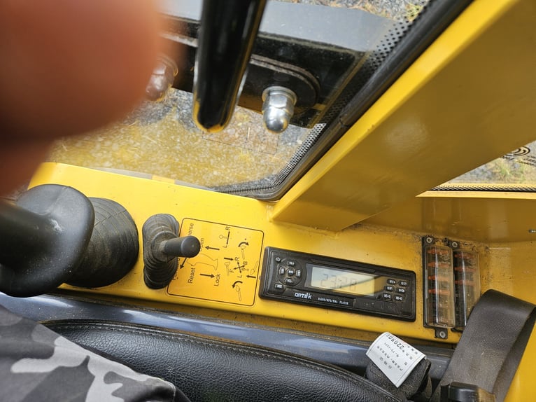 Eurotrac W11 mit Kabine, Heizung und Radio