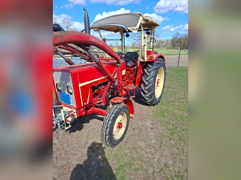 IHC 423 (D) tracteur agricole avec chargeur frontal (EURO), direction assistée et treuil – Contrôle