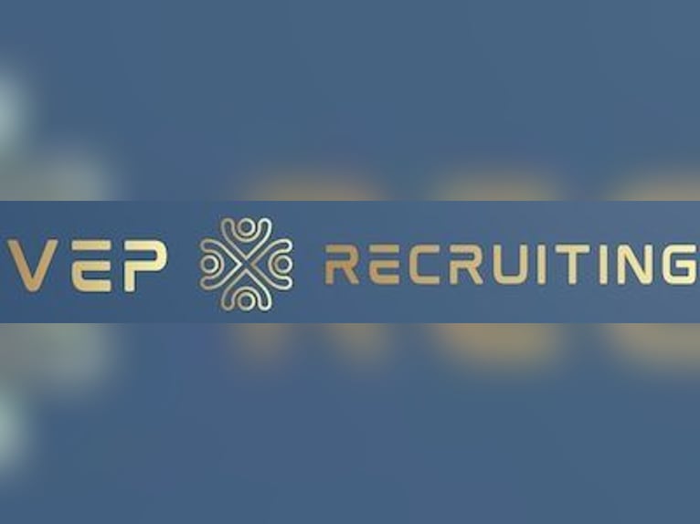 zuverlässiger Pferdepflegerhelfer, Stallhilfe und Hofarbeiter mit Führerschein