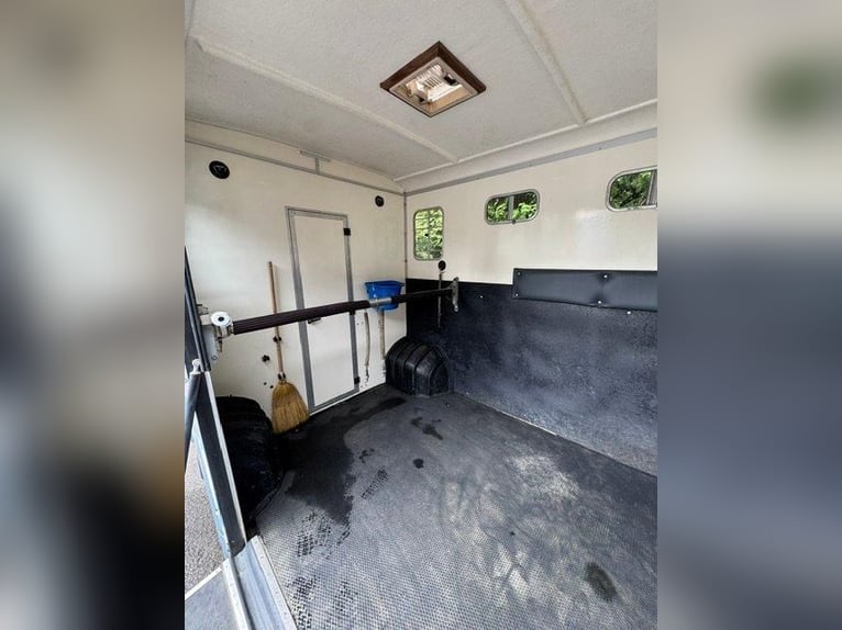 Transporteur pour chevaux de 3,5 tonnes *seulement 92 000 km*