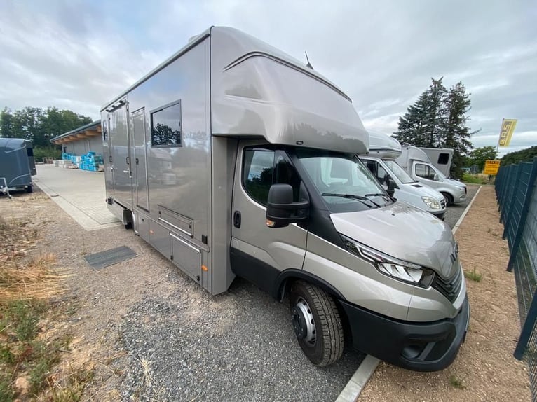 Transporteur pour chevaux Iveco, neuf, pour 2 à 3 chevaux