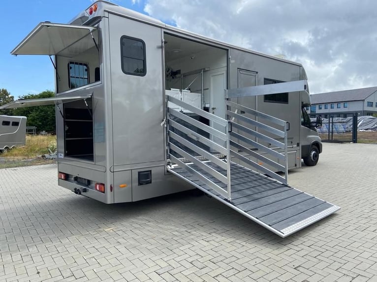 Transporteur pour chevaux Iveco, neuf, pour 2 à 3 chevaux