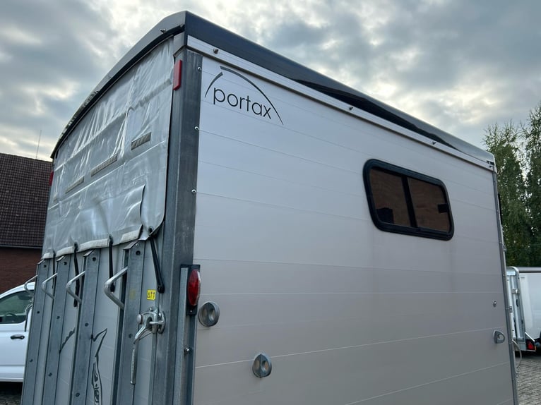 Böckmann Portax E Pferdeanhänger 2,4t Satttelkammer 100km/h Hecktür schwenkbar 