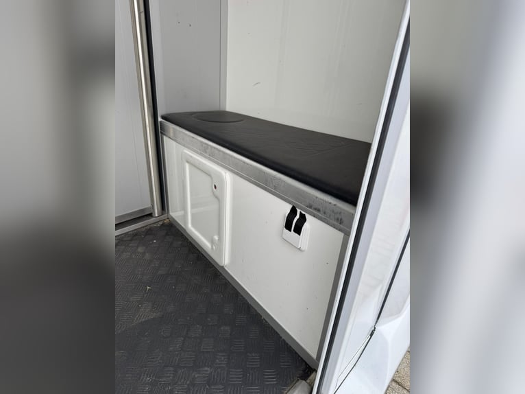 Camion-Remorque Renault JK pour chevaux, version étalon !