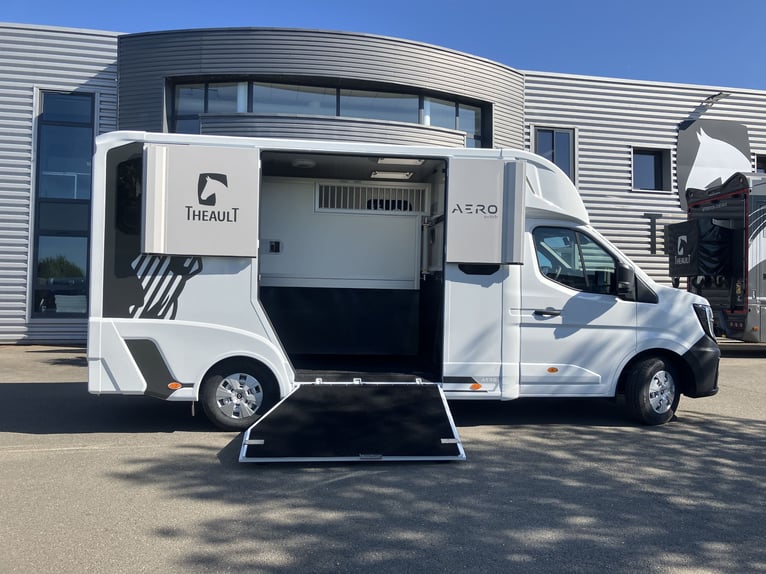 Camionnette pour chevaux Theault - A LOUER - Braives
