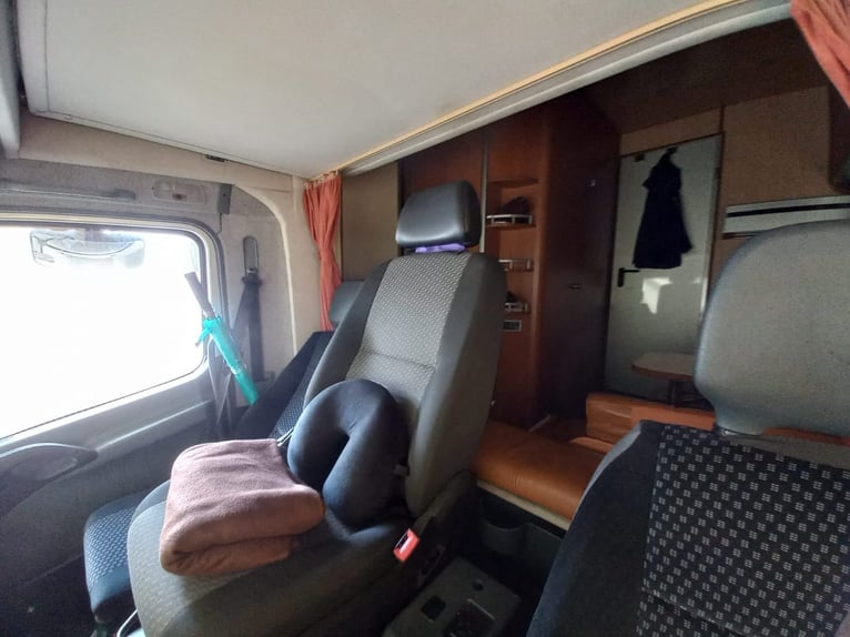 Camion pour chevaux avec caravane à vendre à prix avantageux en raison d’un changement urgent d’équi