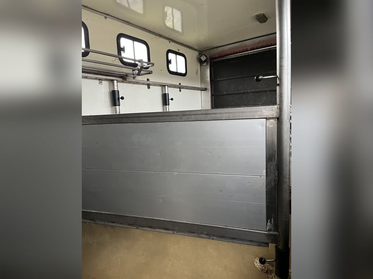 Camion pour chevaux de 7,5 tonnes à vendre